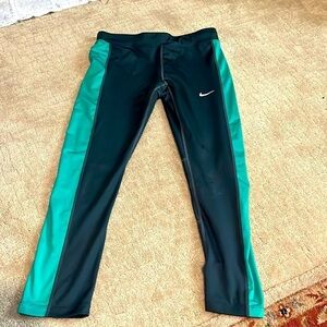 Nike dry fit out three-quarter length pants size small